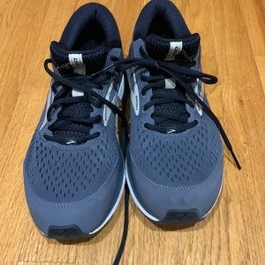 Brooks Dyao-Mens Size 10